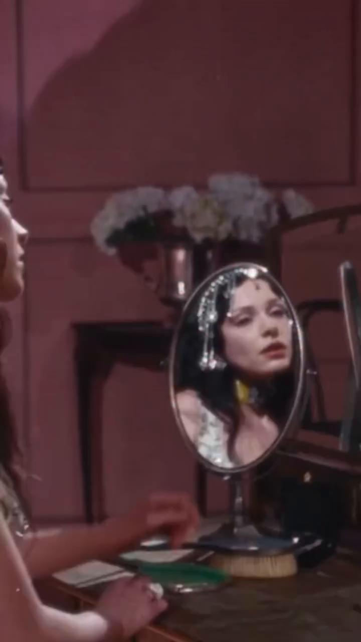 Holly Hammerstone reivindica su talento en 'Cruel World' con influencias del pop actual