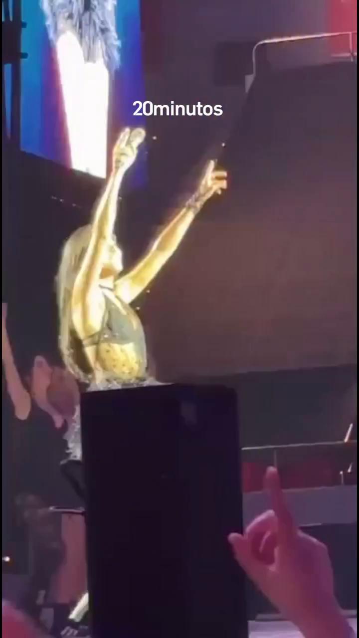 Performer Readies for Semi-Finals After Requesting Applause from Audience