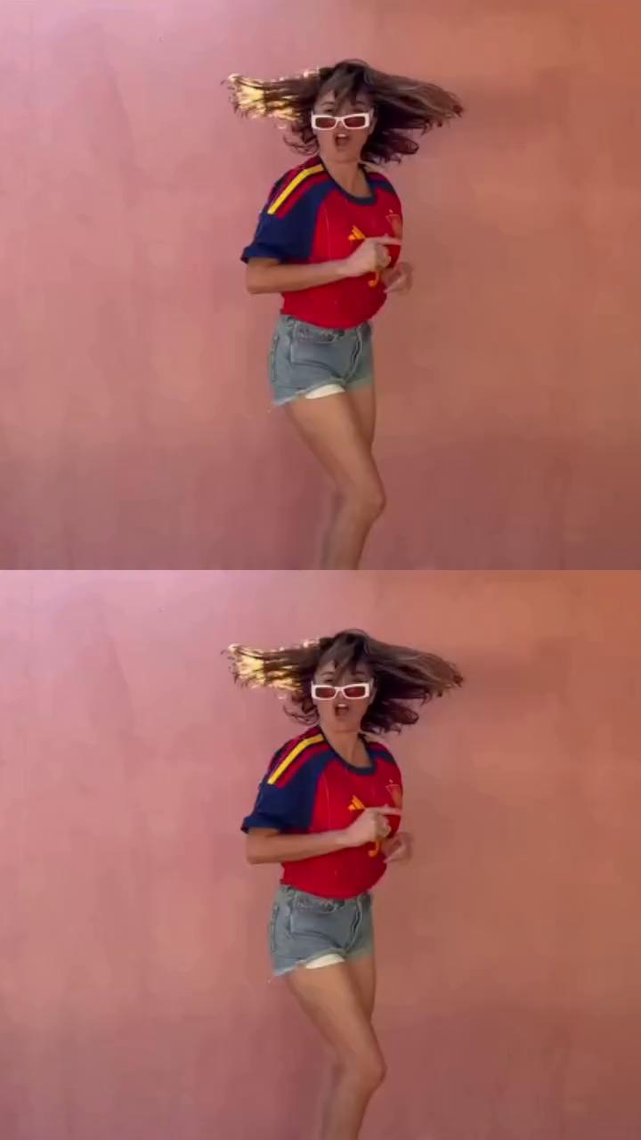 ¡Vamos! La repetición de exclamaciones genera sorpresa en el clip