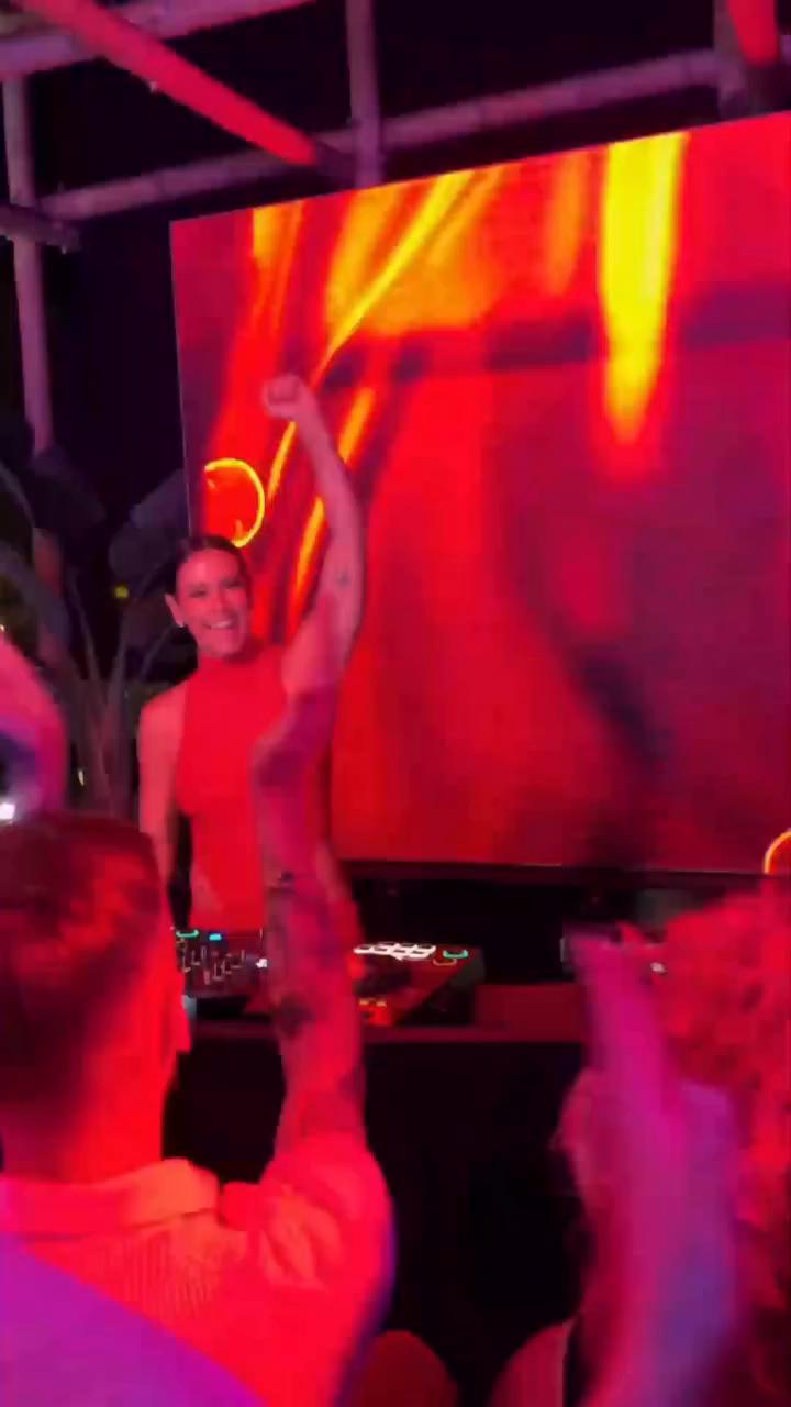 El video finaliza con un agradecimiento del presentador a los espectadores