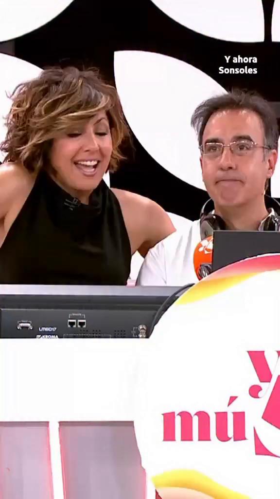 Presentación musical y entrevista informal