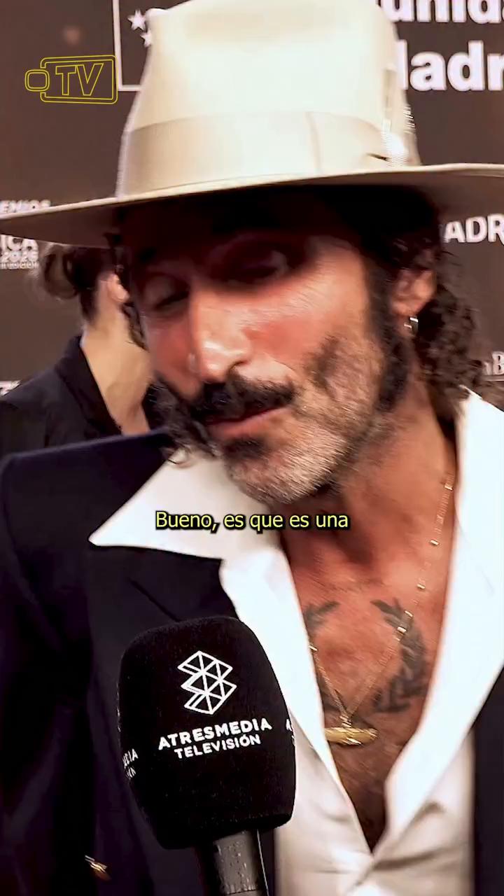 Estuvimos en los Premios de la Academia de la Música y no pudimos dejar de pregunar a @leivaoficial_ por sus amigos, Javier Calvo y Javier Ambrossi, y su gran triunfo en Cannes con su película La bola negra por la que incluso consiguieron el premio a Mejor Dirección.