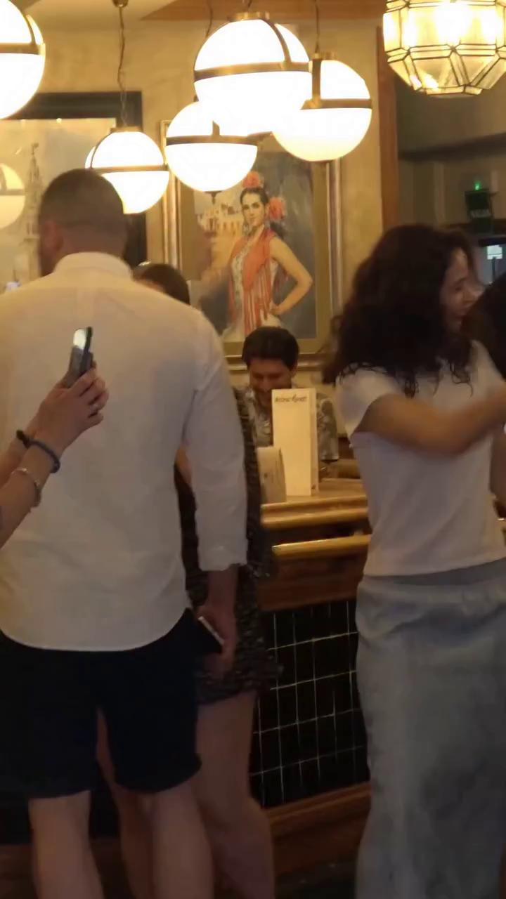Le preguntan a Rosalía si quiere pasar unos días bonitos en Sevilla