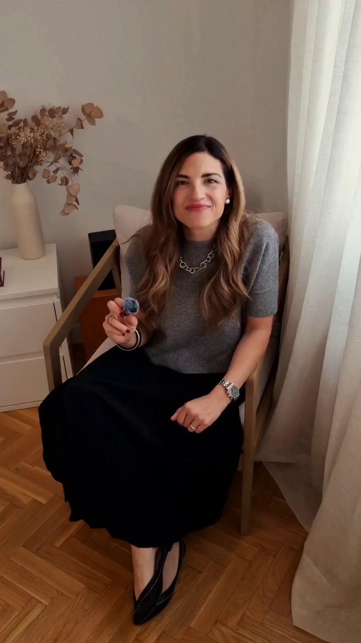 Looks modernos para San Isidro: blusas con encaje, mantón y clavel sin vestirte de chulapa