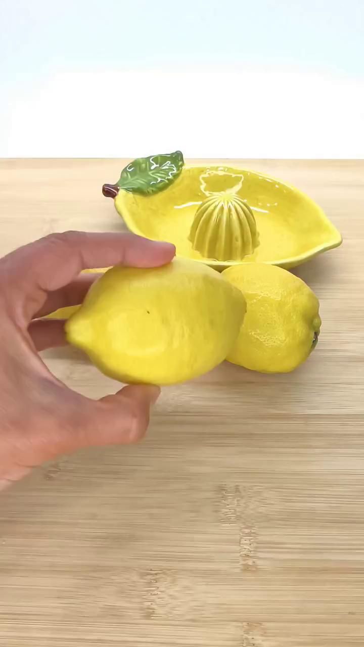 Exprime el doble de zumo de un limón con este truco de microondas en 15 segundos