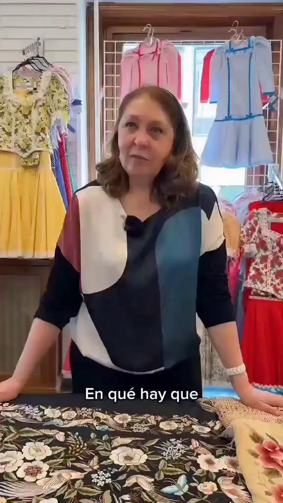Claves para elegir un buen mantón de Manila: bordado a mano y flecos de seda