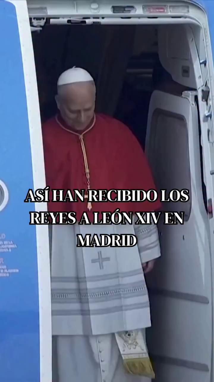 León XIV ya está en Madrid tras ser recibido en el aeropuerto Adolfo Suárez Madrid-Barajas por los reyes Felipe y Letizia 👑