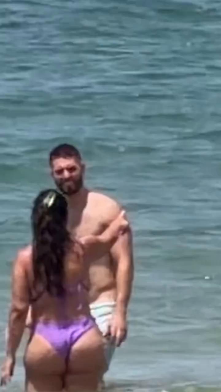 El romántico baño en el mar de Anabel Pantoja y David Rodríguez...