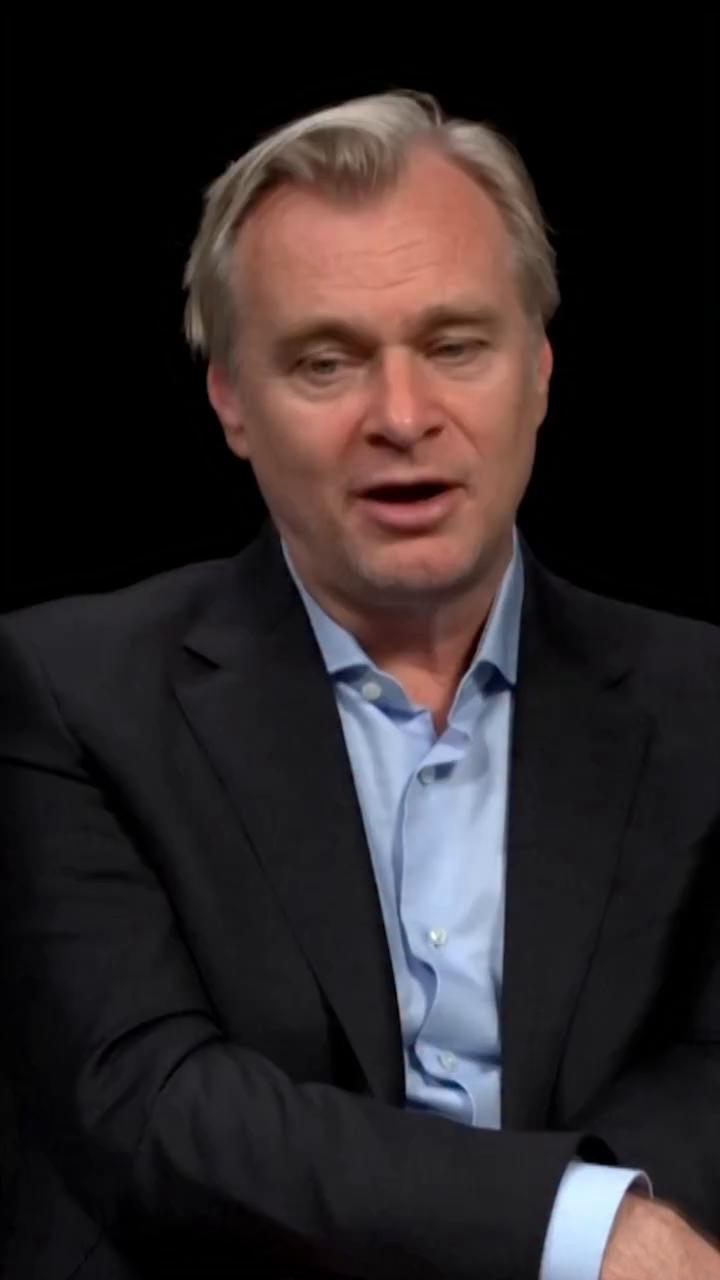 Quedan pocas semanas para el estreno de La odisea en los cines y su director, Christopher Nolan, se ha desmarcado de quienes dicen que su cinta puede ser educativa, asegurando que lo que buscan es entretener al público 🏛️🍿