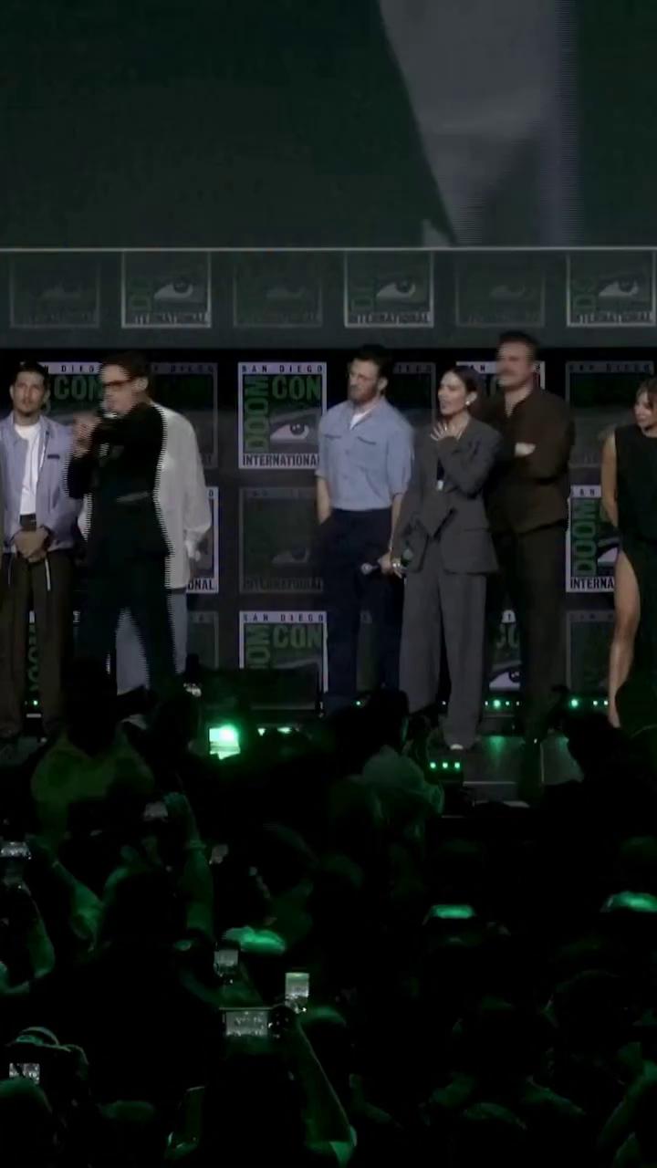 Ryan Reynolds ha sido la gran sorpresa en el panel de Vengadores: Doomsday en la San Diego Comic-Con al aparecer con una nueva versión completamente gris del traje de Deadpool 🤯