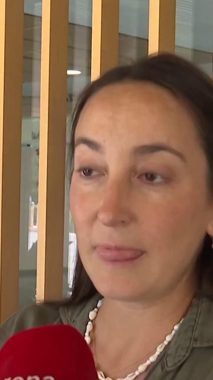 Lucía Pombo ha hablado a la salida del hospital con su bebé en brazos y ha comentado a los medios de comunicación que vivieron momentos de auténtica angustia antes y después del nacimiento.