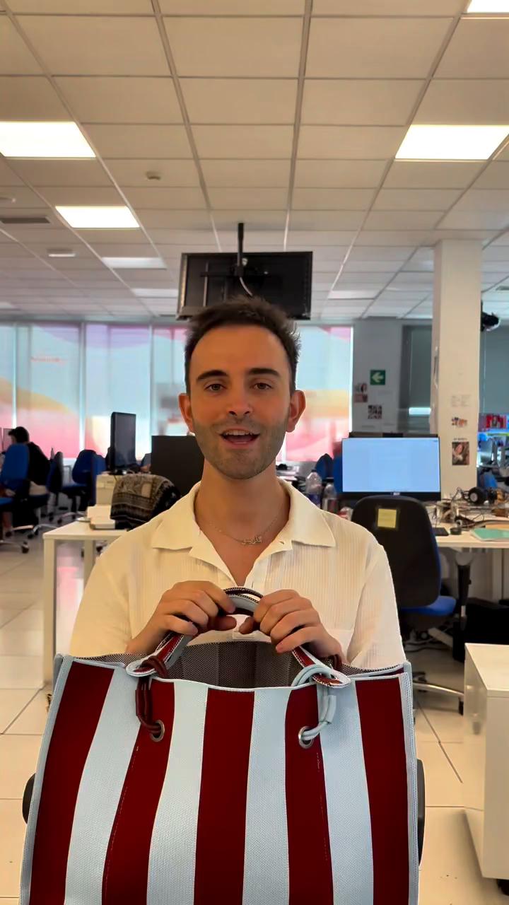 👜 @alfredo.scanga nos enseña TODO lo que hay en su bolso para venir al trabajo...