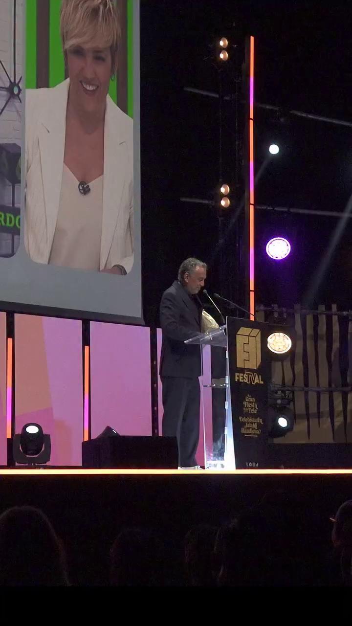Cristina Pardo ha sido premiada en el @festval_oficial 2026 por sus 20 años de trayectoria