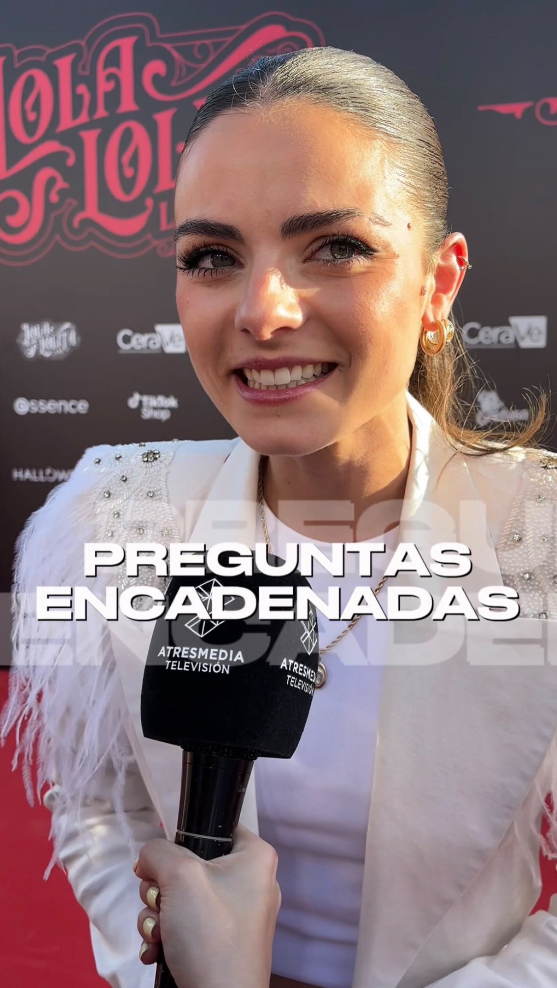Alonso confiesa atracción por un chico rubio y elige besos en el evento