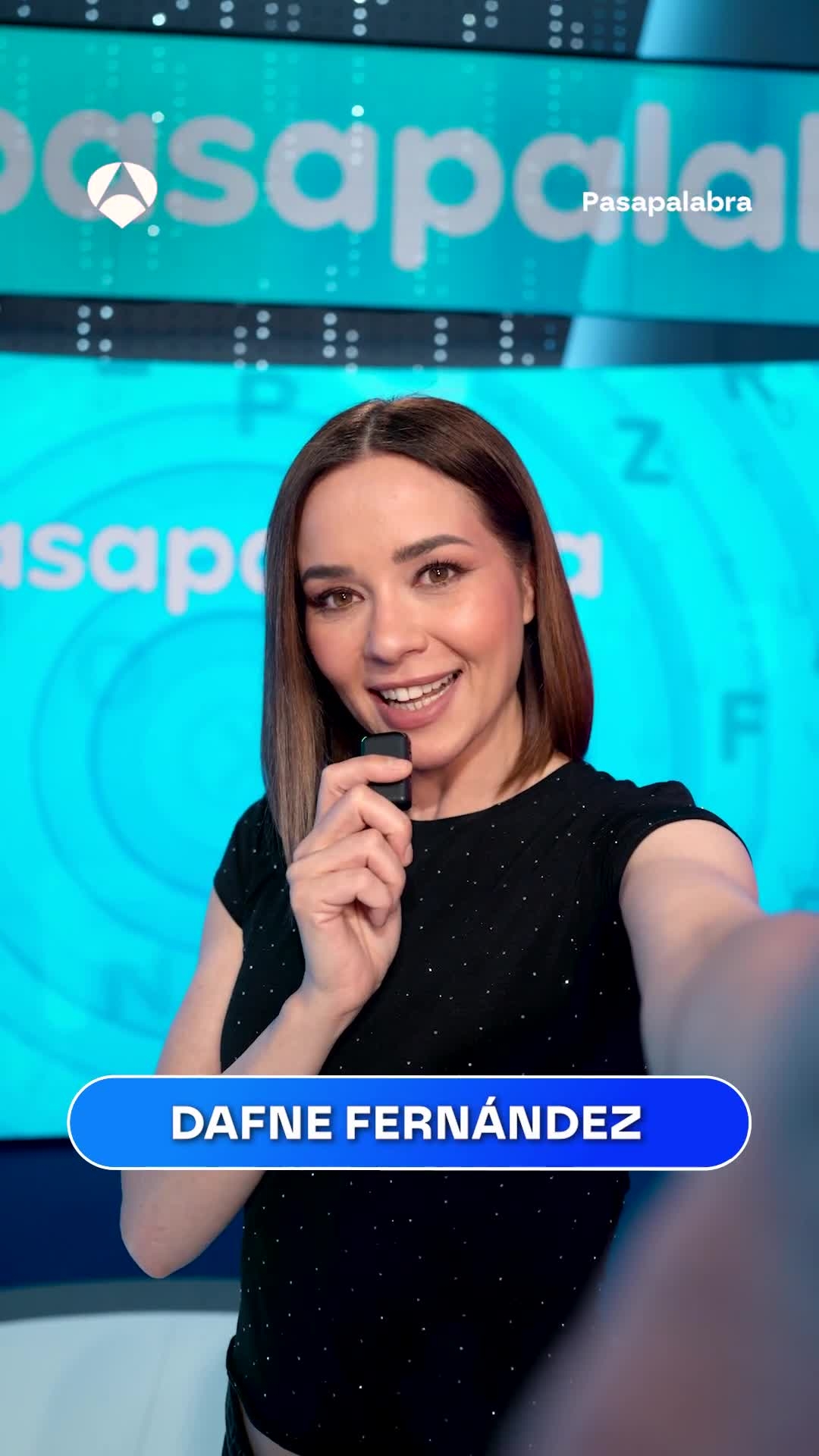 Si @dafnefernandez le va a dar caña a Roberto Leal es imposible que no te entren ganas de poner #Pasapalabra.