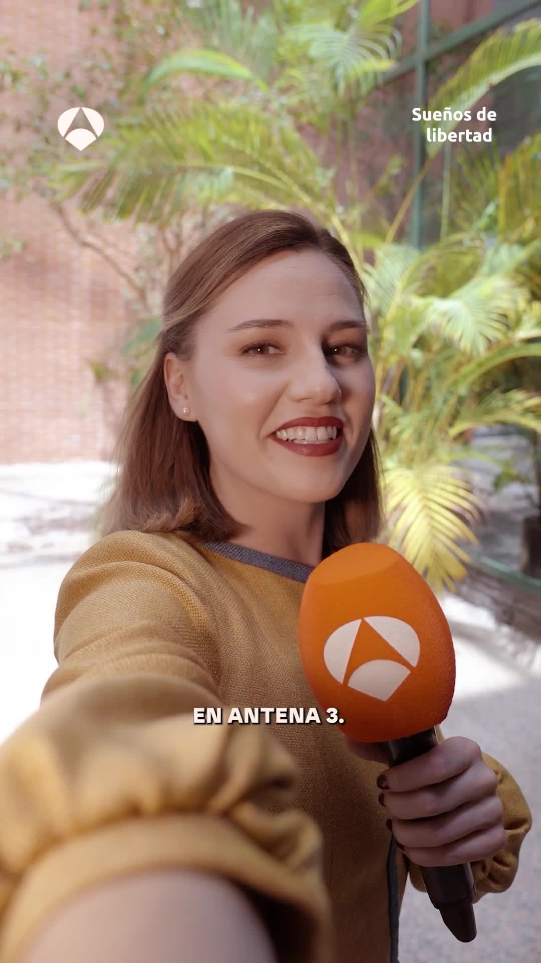 La nueva encargada de la tienda tiene un mensaje para vosotros.💗 ¡Amamos su nuevo outfit!