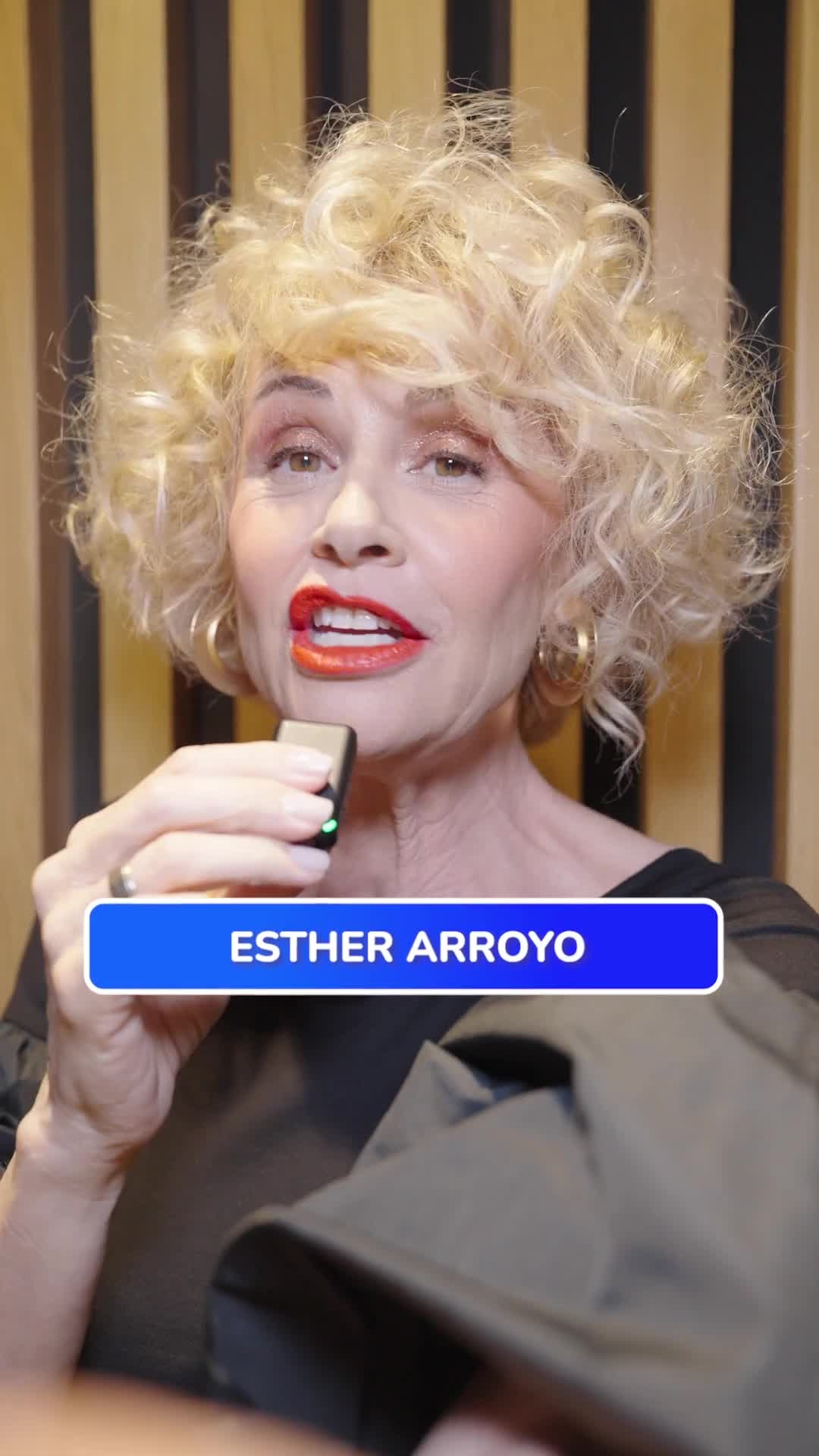 @estherarroyo_ os anima a ver esta tarde #Pasapalabra.🤗 ¿No le vais a hacer caso?