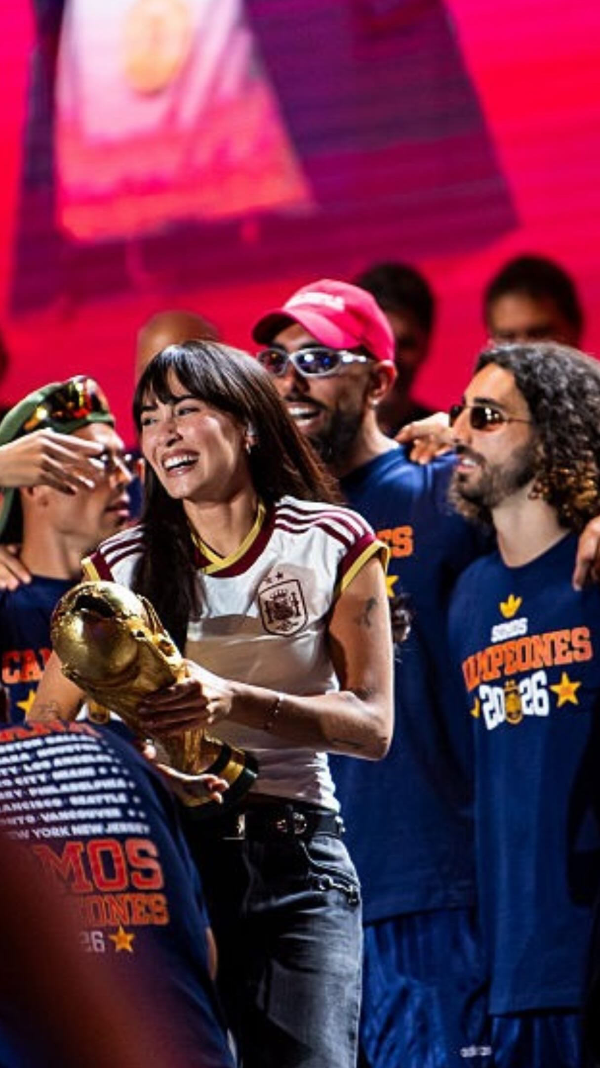 La celebración de la Selección en Cibeles contó con la actuación de Aitana, que cantó Superestrella durante la fiesta organizada para recibir a los jugadores.