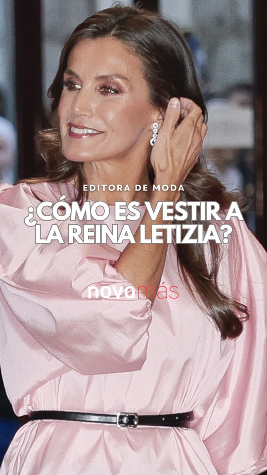 La reina Letizia ha confiado en varias ocasiones en los diseños de María Barragán (@mariabarragancostura)💗