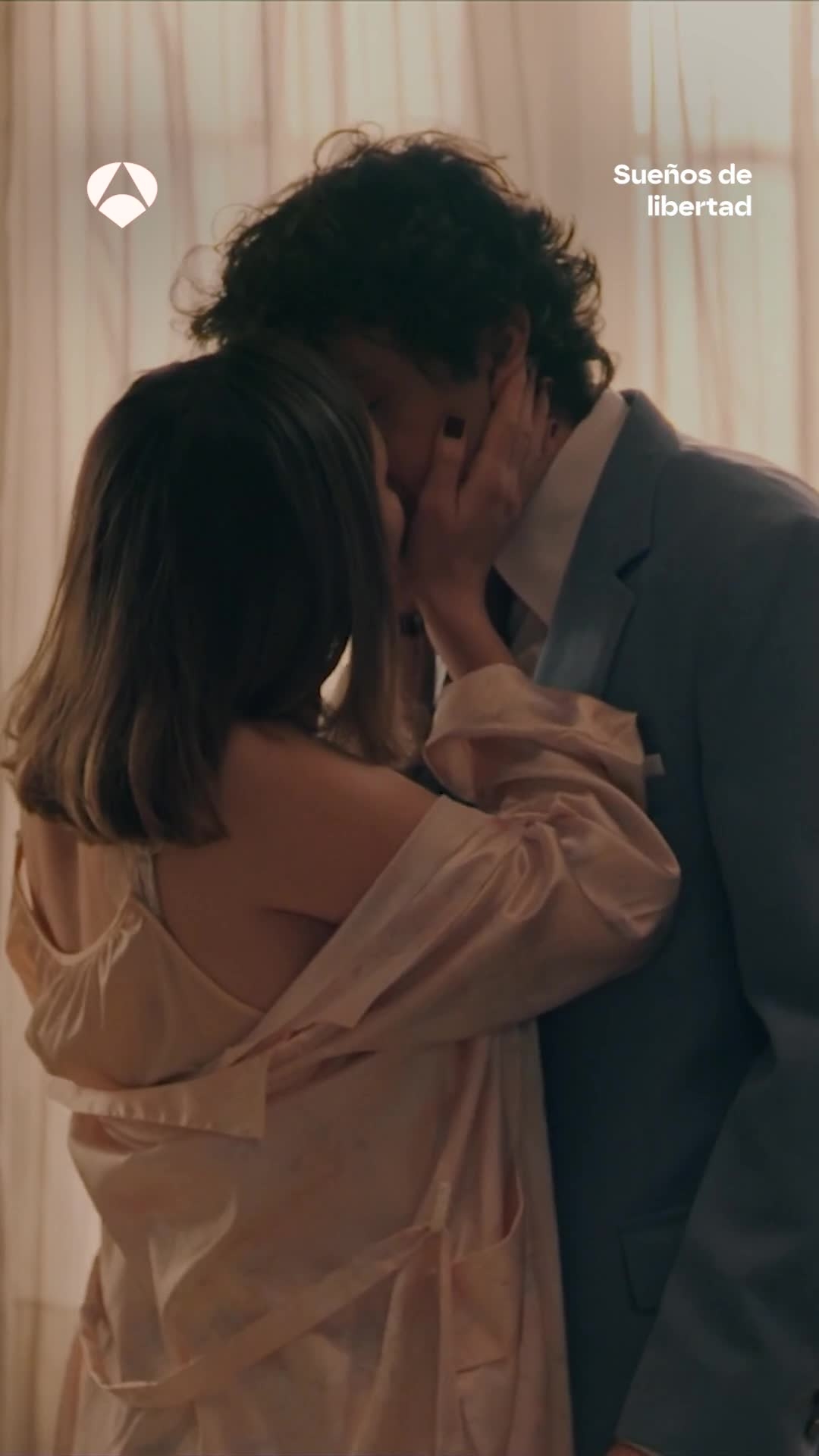 #Claumi es por fin una realidad, pero aún no superamos su primer beso...💋Ay, lo que les costó 🤭😅