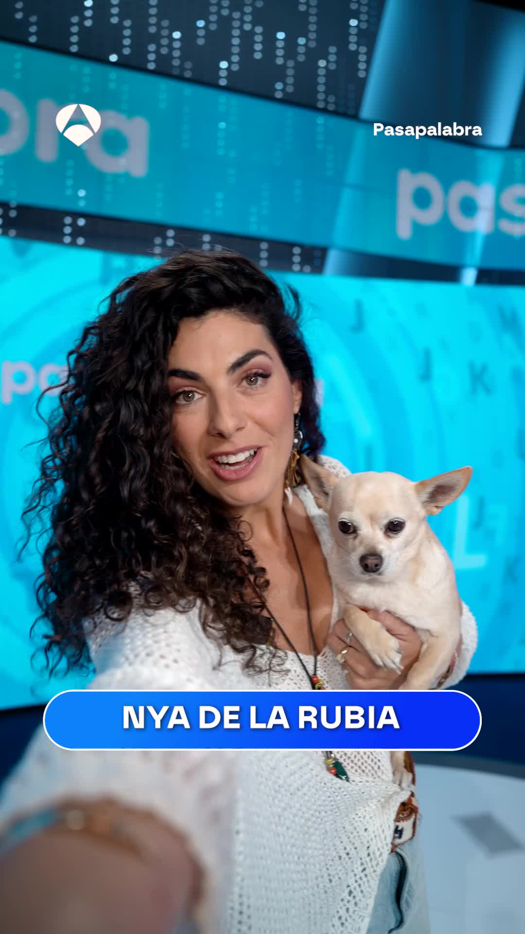 ¡@nyadelarubia ha venido muy bien acompañada de su perrita Noa a #Pasapalabra!