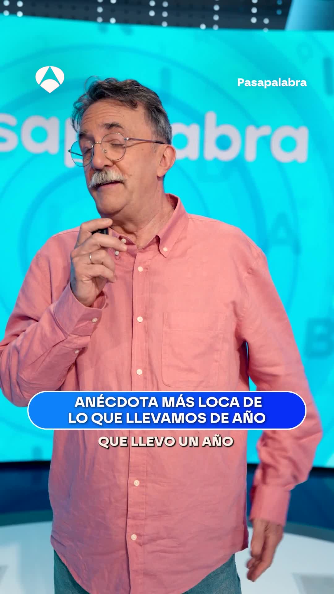 Hoy traemos a que responda a unas preguntitas en #PasaLaPalabra al mismísimo @santihumor.
