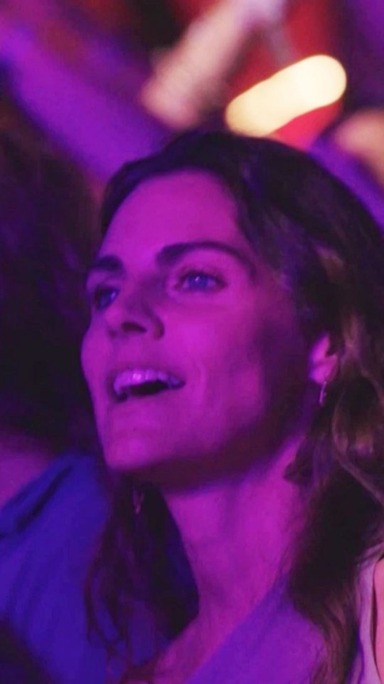 Amaia Salamanca y Rosauro Varo han disfrutado de una noche de música en el Festival Starlite Occident de Marbella, donde se dejaron ver compartiendo risas y complicidas durante el concierto de Taburete, además la actriz demostró ser una gran fan 🎶