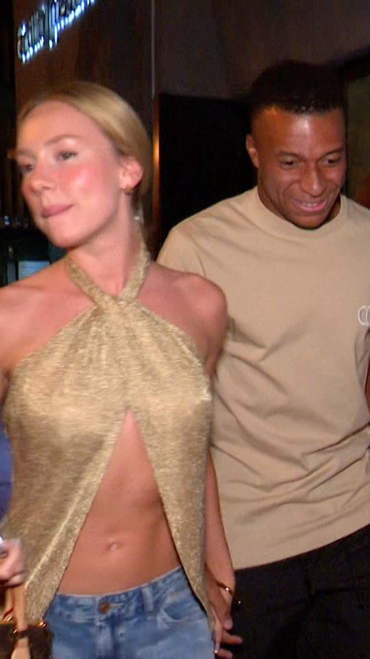 Ester Expósito y Kylian Mbappé han reaparecido de la mano en una romántica cita por Madrid, dejando atrás la discreción que hasta ahora había marcado sus apariciones juntos 💕📸