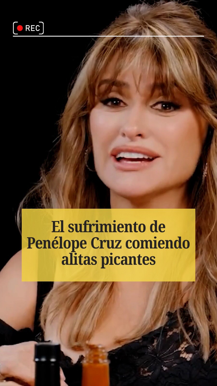 Aún no hemos superado las etapas del sufrimiento de Penélope Cruz comiendo alitas picantes 🤣 Una de las mejores participaciones del reto en Hot Ones 🔥🌶️