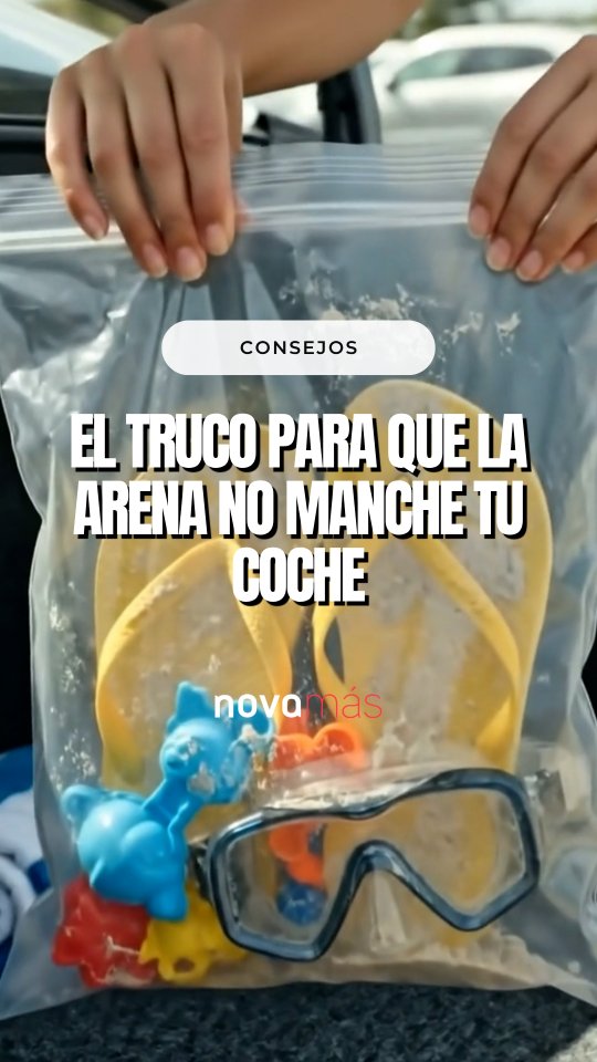 Si vuelves de la playa y te molesta que haya arena hasta el último rincón de tu coche, presta atención porque solo necesitas una bolsa de zip grande ⛱️🚗