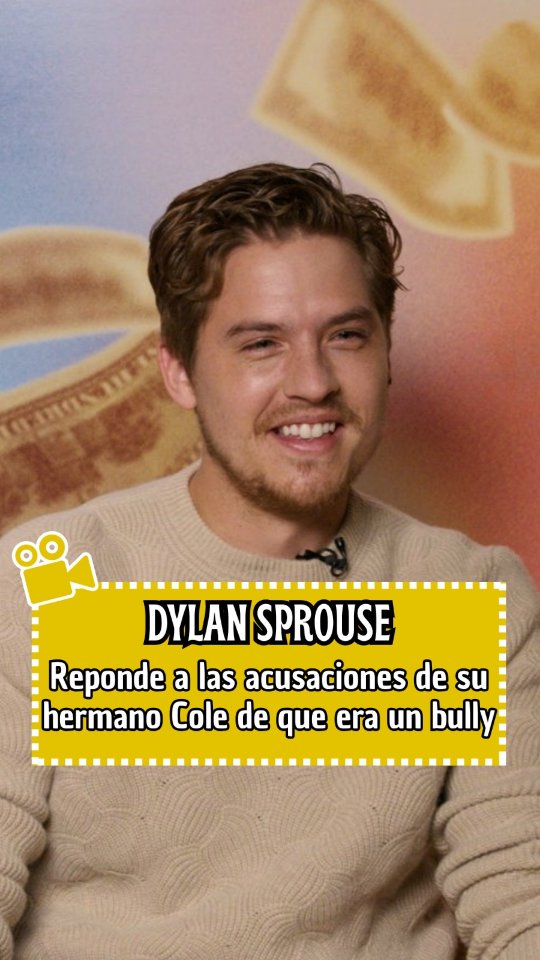 Así nos respondió Dylan Sprouse a las 'acusaciones' de su hermano Cole Sprouse de que había sido el más matón de pequeño, tomándoselo con el humor que siempre caracteriza a los famosos gemelos.