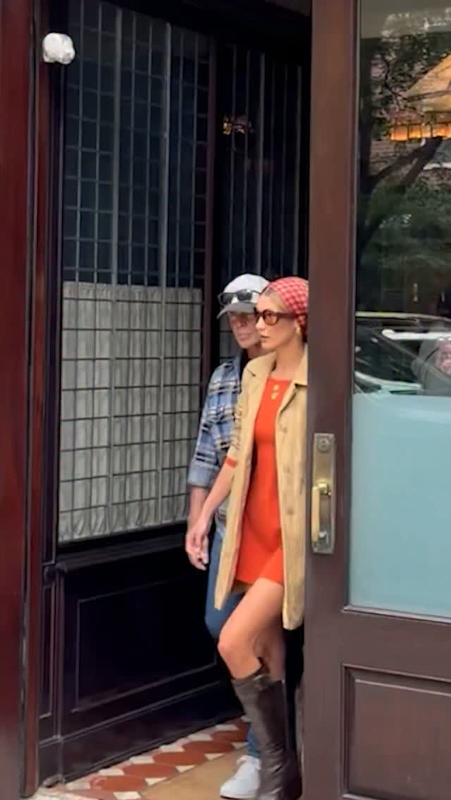 Este look de Bella Hadid (@bellahadid) reúne todas las tendencias del otoño