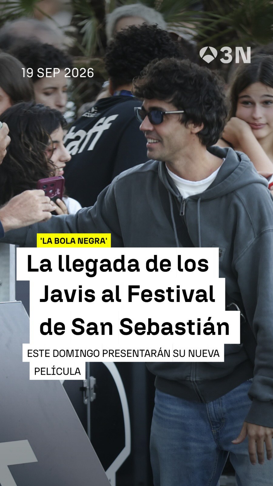 🎬 Así ha sido la llegada de Javier Calvo y Javier Ambrossi al Festival de San Sebastián