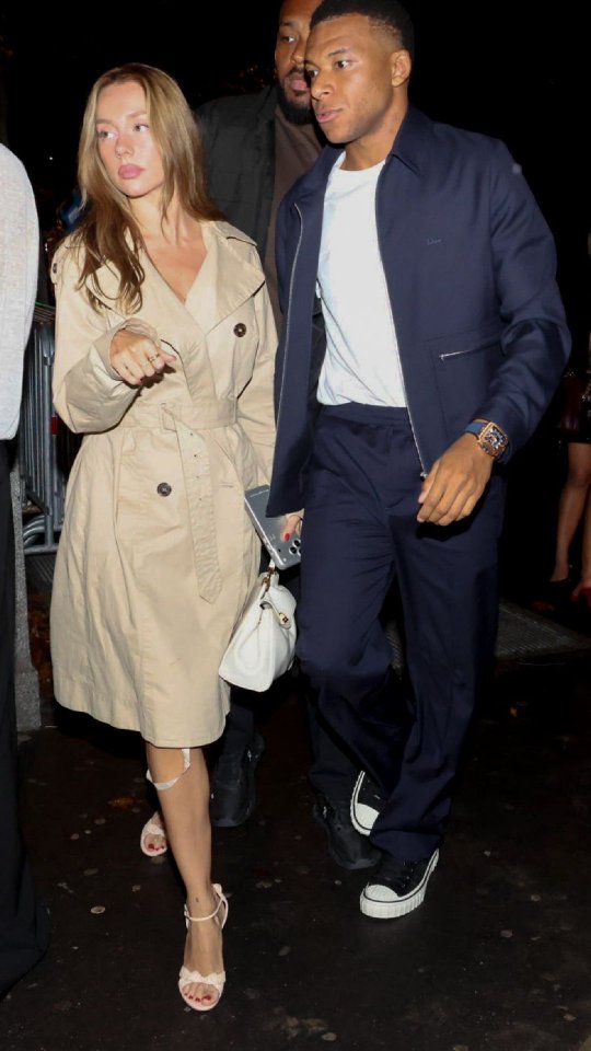 Ester Expósito y Mbappé pasean su amor por las calles de París en plena Semana de la Moda