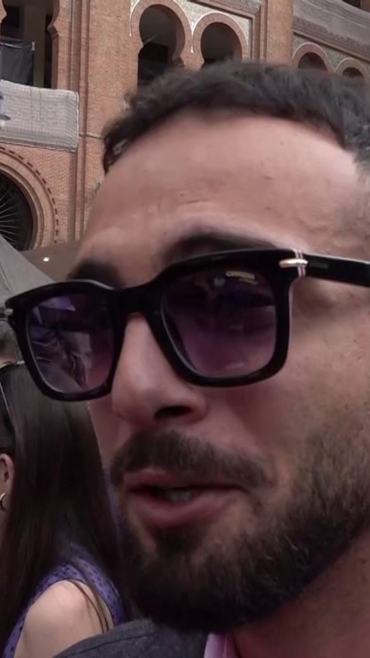 La reacción de Manuel Cortés al preguntarle por los rumores de una posible boda entre Gloria Camila y su novio, Álvaro García...