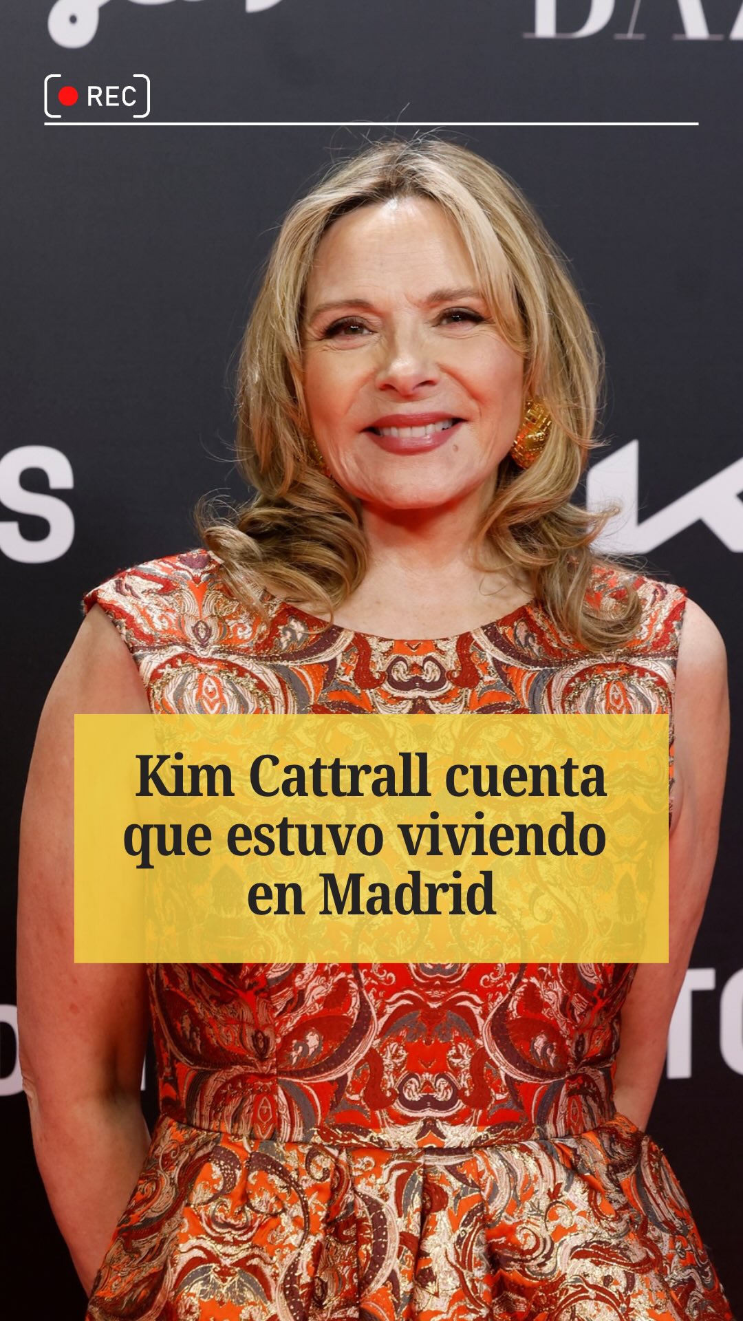La actriz Kim Cattrall ha estado en Madrid y se ha atrevido a pronunciar algunas de nuestras palabras más internacionales a la vez que ha contado que estuvo un año viviendo en la capital española debido al rodaje de una película.