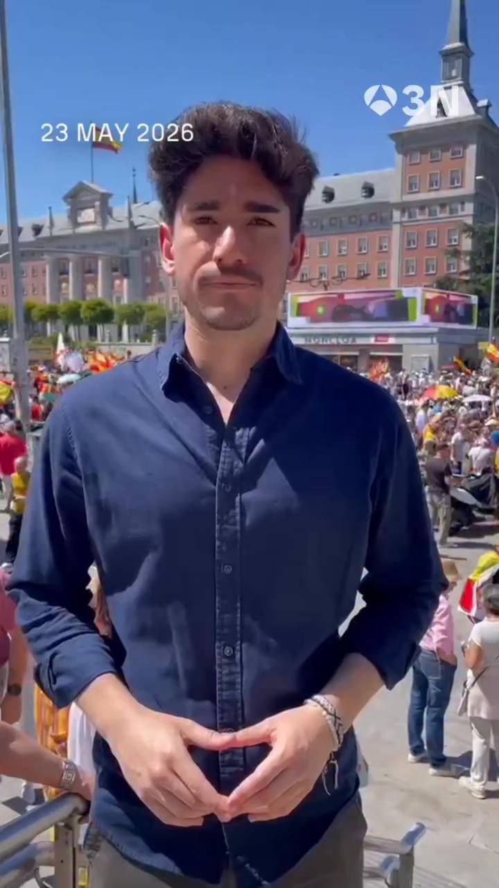 PP y Vox exigen la dimisión de Pedro Sánchez en una manifestación multitudinaria