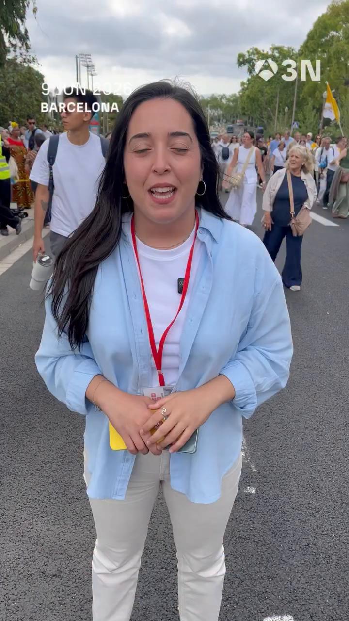 ✝️ Miles de fieles comienzan a acceder al Estadio Olímpico de Montjuic Lluís Companys para presenciar la vigilia multitudinaria del papa León XIV