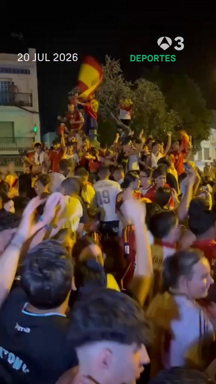 ⚽️🏆🇪🇸⭐️⭐️ España se echa a la calle para celebrar el título mundial: ¡CAMPEONES DEL MUNDO!
