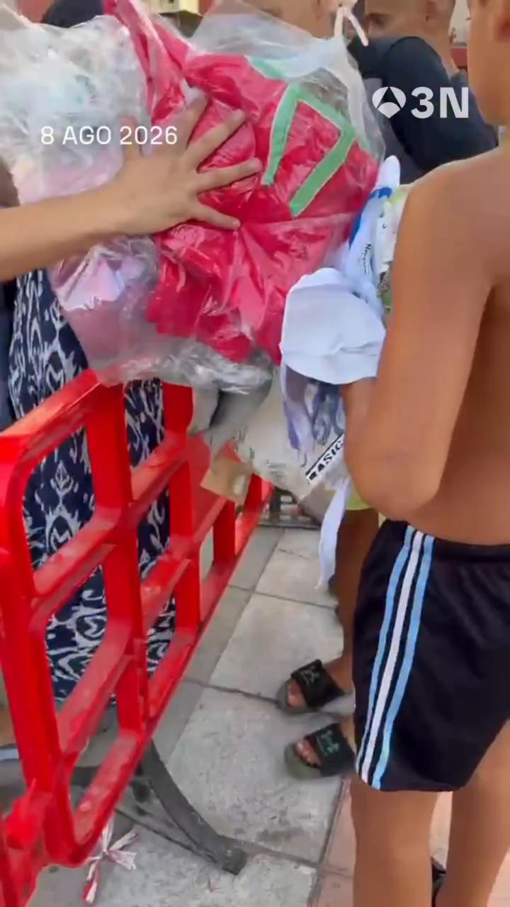 👏 Así es la oleada de solidaridad del barrio de El Príncipe en Ceuta con los migrantes