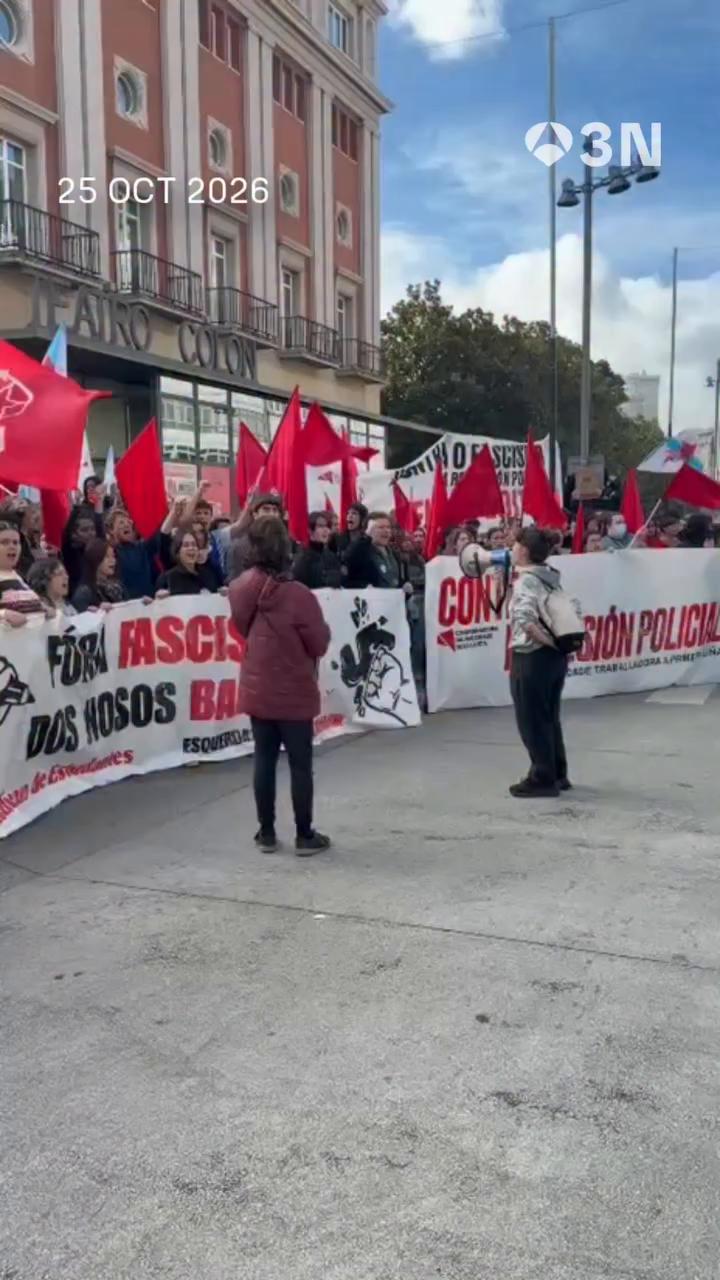 🚨 Protestas en Galicia por la actuación policial ante la visita del Santiago Abascal el pasado miércoles en A Coruña