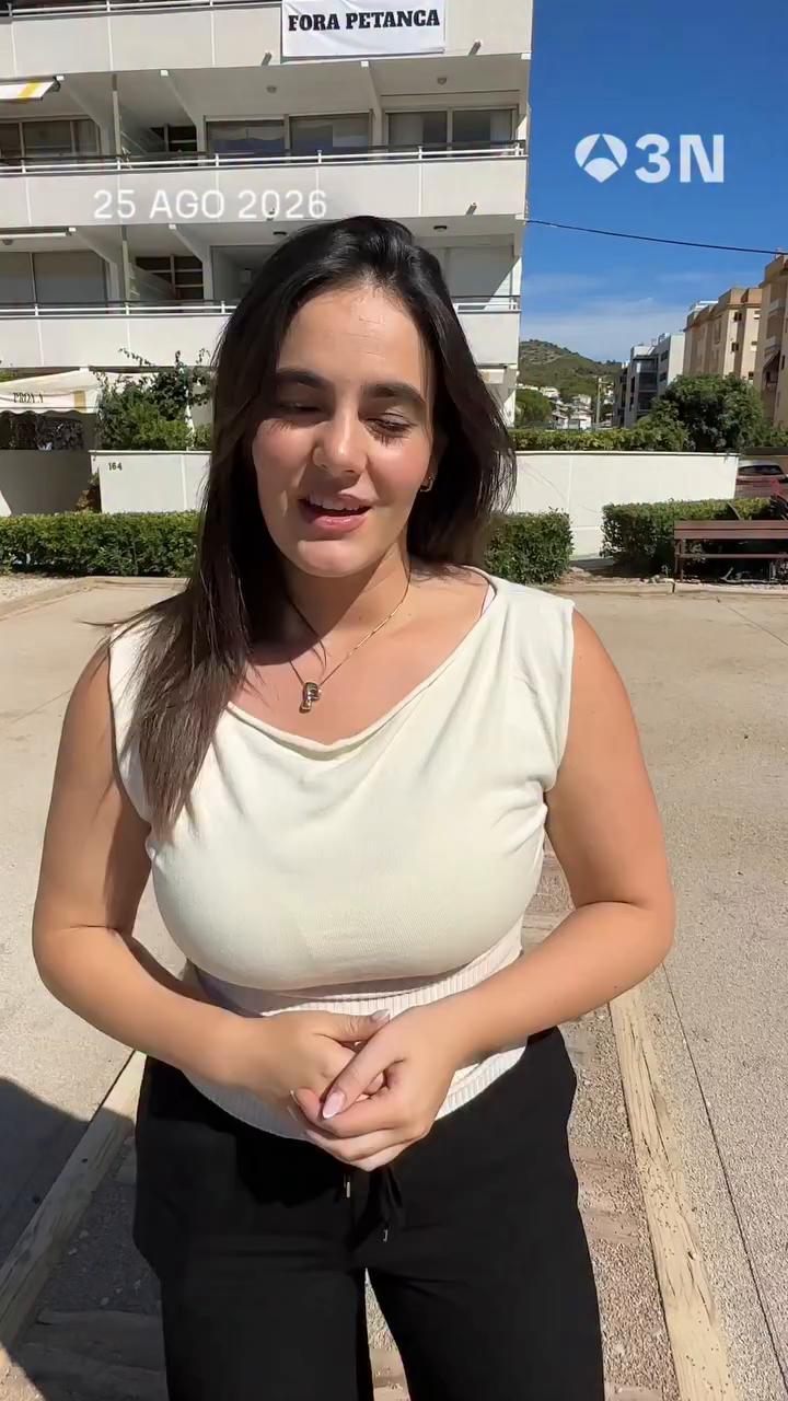 🎯 Continúa la “guerra de la petanca” en Calafell, los vecinos mantienen sus protestas con carteles por los ruidos que generan las partidas durante la tarde