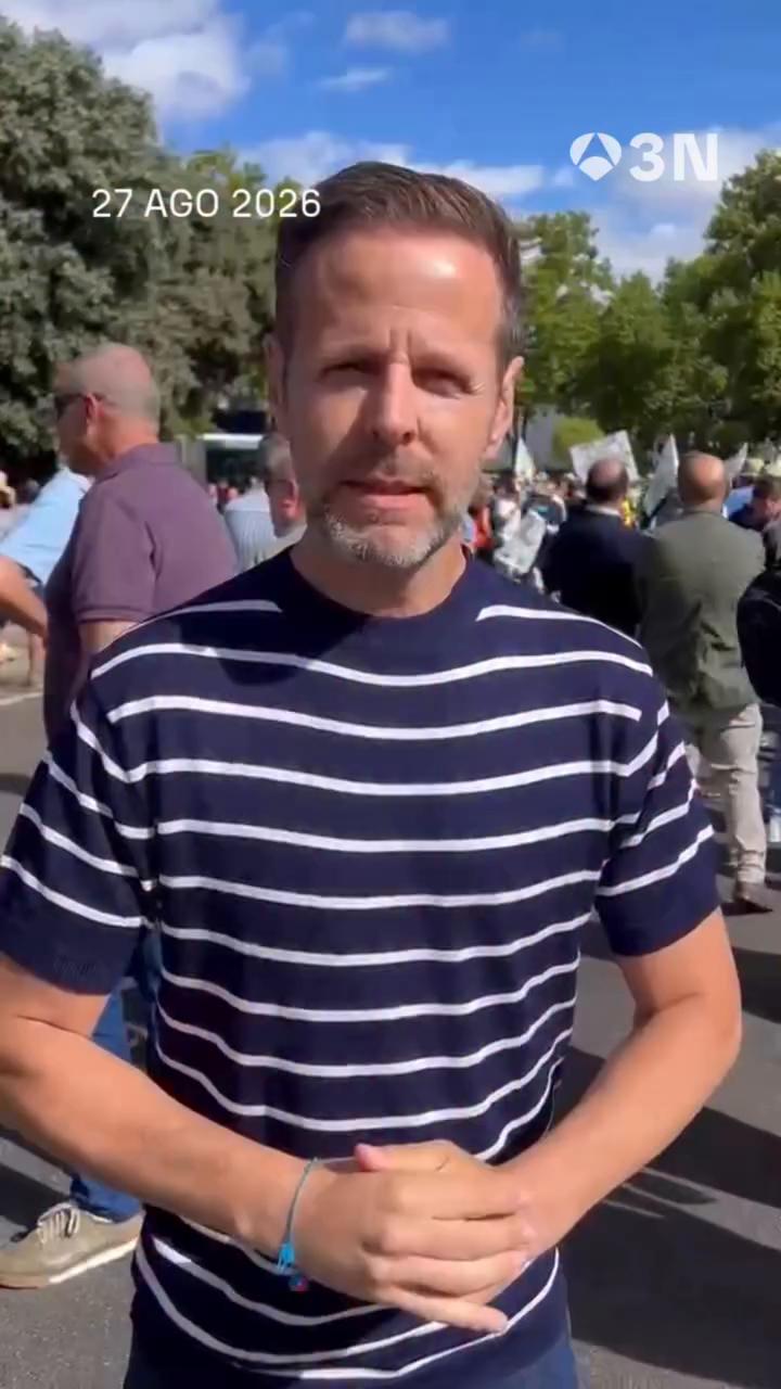 🚜 Los agricultores y ganaderos de Castilla y León aseguran que el sector atraviesa una de sus peores crisis y han llevado sus protestas hasta la sede de la Presidencia autonómica