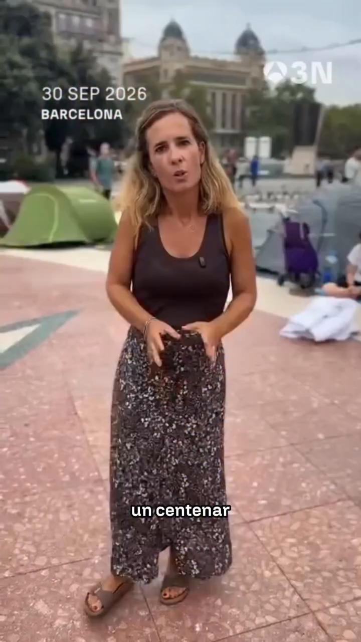 ⛺ Al menos un centenar de personas acampan en la Plaza Catalunya de Barcelona para reclamar el derecho a la vivienda