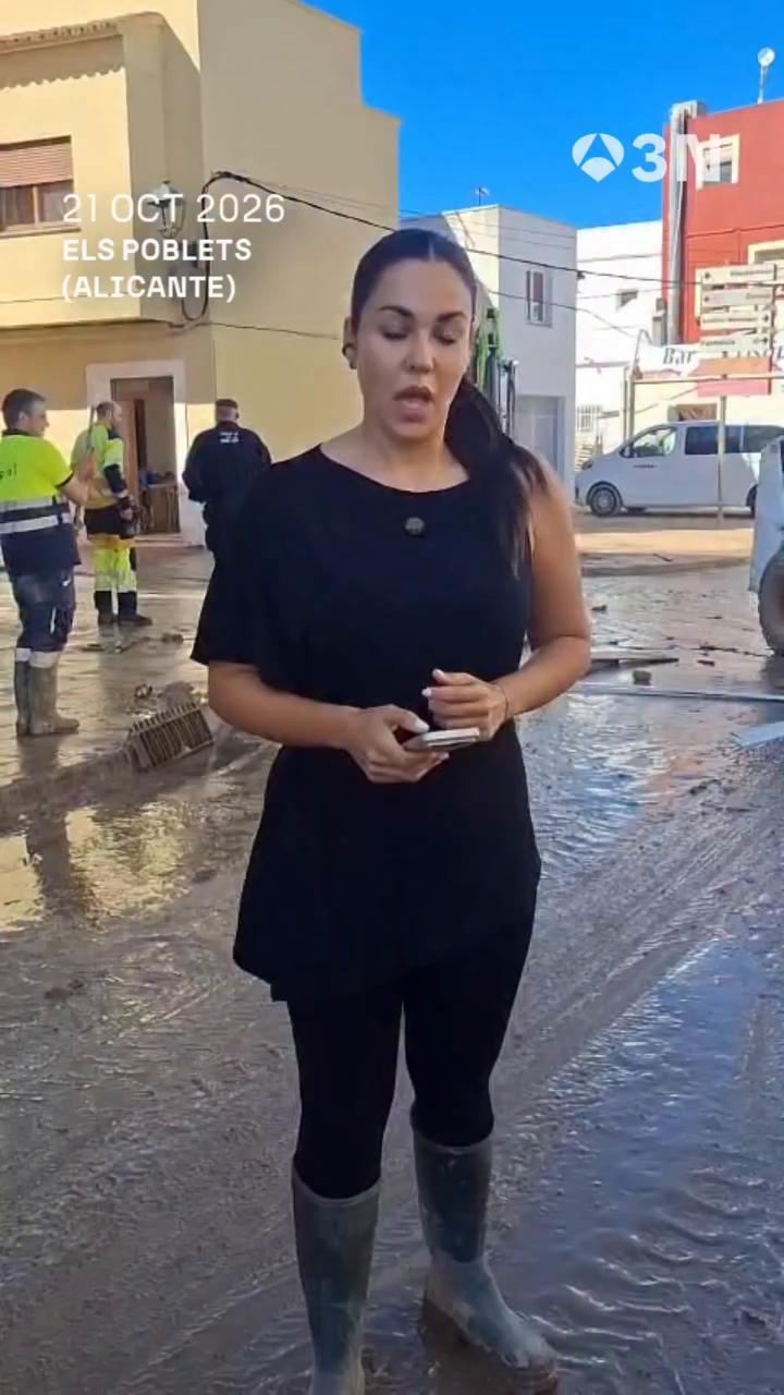🧹 Los vecinos siguen sacando barro y enseres a la calle
