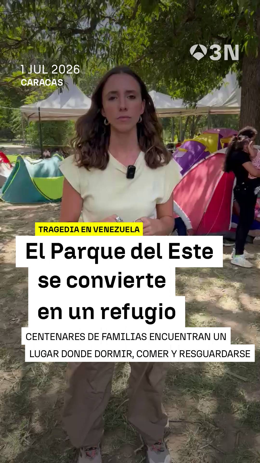 🏕️ Parques y espacios públicos se han convertido en refugios improvisados mientras esperan poder volver a casa con seguridad