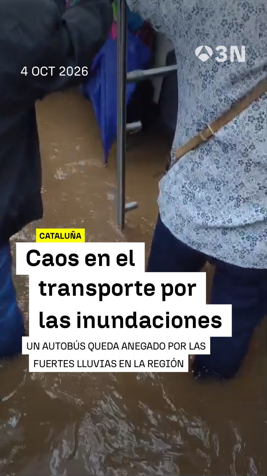 ‼️ Caos en un autobús en Hospitalet al anegarse por las fuertes lluvias en Cataluña