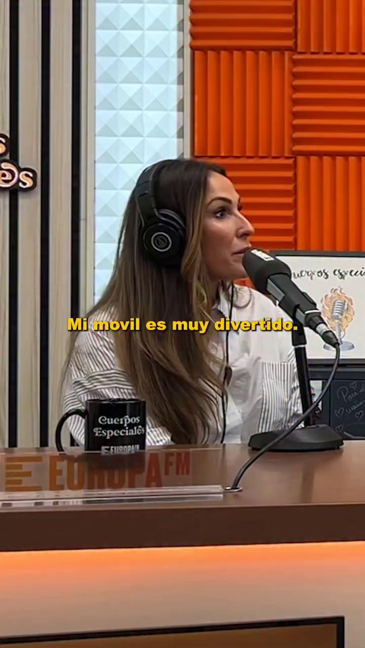 Malú evade su sticker favorito: 'No se puede decir' en charla sobre móviles