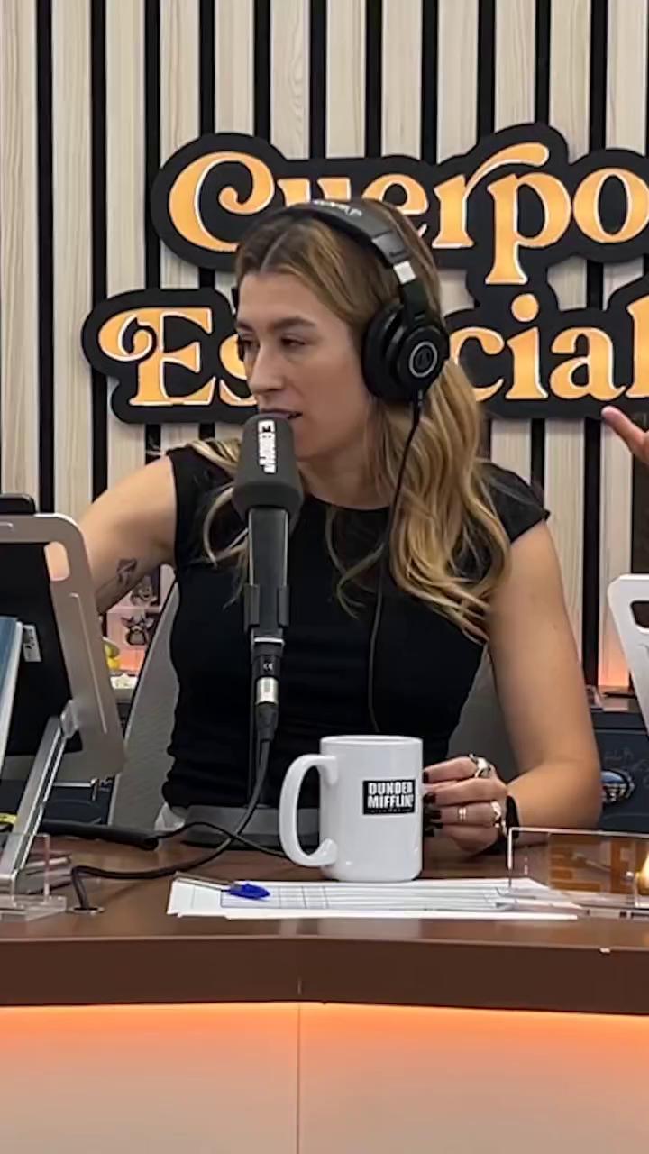Declaro a @robertolealg perdedor del reto contra @evasoriano_ por no romper el huevo con el antebrazo y porque además me ha roto el móvil.