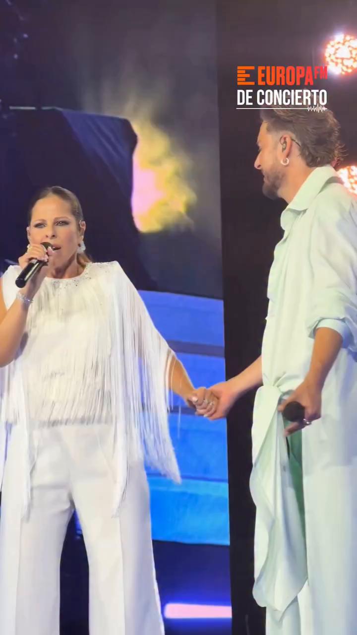 😍 Manuel Carrasco canta con Pastora Soler y Vanesa Martín en La Cartuja de Sevilla